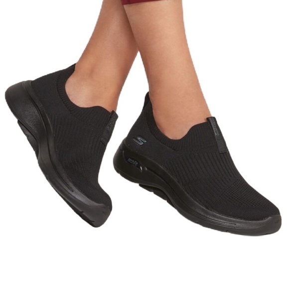 Sketchers Women's GOWalk - Arch Fit Iconic Slip-On Walking Sneakers size 8 - Picture 1 of 16